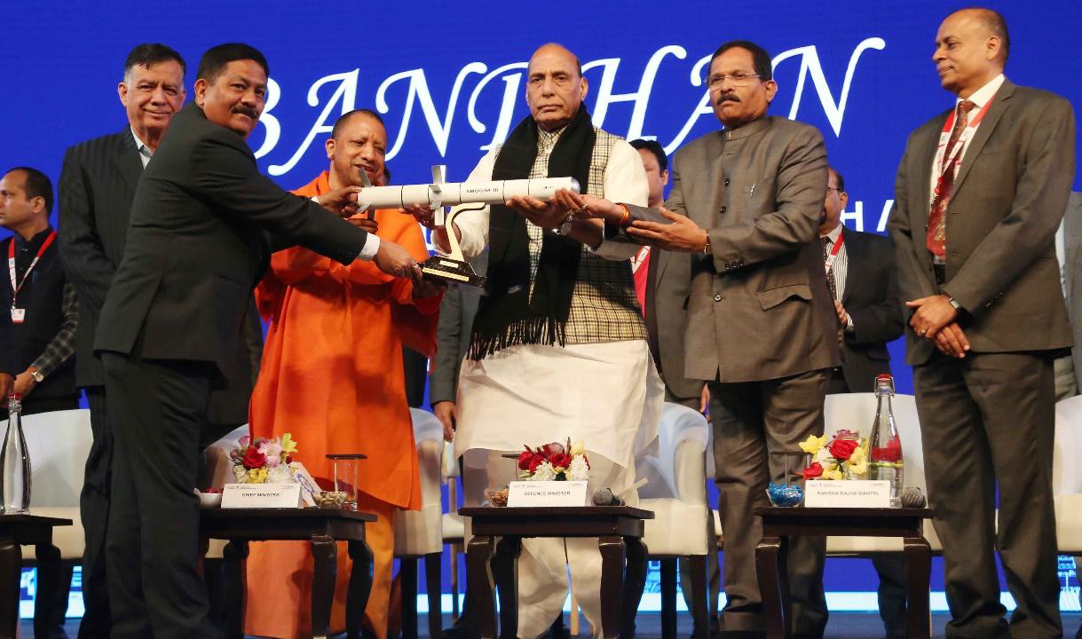 भारतीय नौ सेना को वरुणास्त्र सौंपा गया।